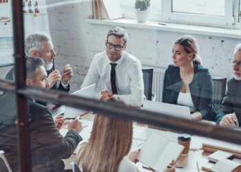 Markets Brace as Warren Buffett Hands Berkshire to Greg Abel 